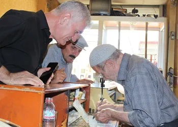 70 yıllık mesleğini aşkla yapıyor