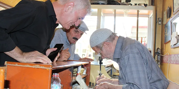 70 yıllık mesleğini aşkla yapıyor