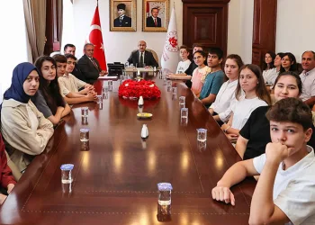 Vali Demirtaş, LGS birincilerini ağırladı