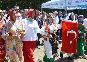 Binlerce Yörük Bozağaç’ta buluştu
