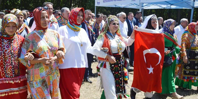 Binlerce Yörük Bozağaç’ta buluştu