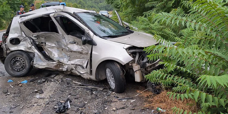 Bursa’da otomobiller çarpıştı: 1 ölü 3 yaralı