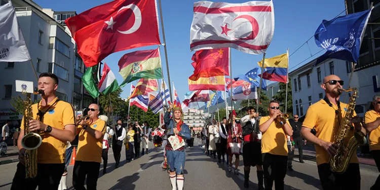 Uluslararası Altın Karagöz Halk Dansları Yarışması Bursa’da başladı