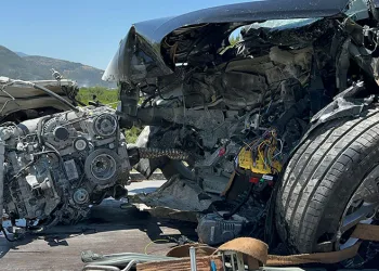 Bursa’da otomobil bariyerlere çarptı: 1 ölü