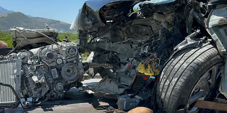 Bursa’da otomobil bariyerlere çarptı: 1 ölü