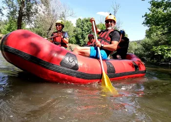 Bursa’da dağcıların nefes kesen rafting heyecanı