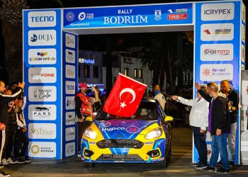 Türkiye’nin ilk engelli kadın pilotundan bir ilk daha