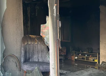 Çıkan yangında ev kullanılamaz hale geldi
