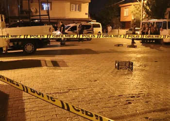 Küfür kavgasında silah ve bıçaklar çekildi