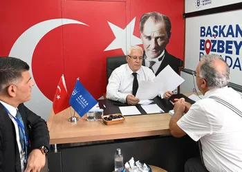 Büyükşehir Belediye Başkanı makamını ilçeye taşıdı
