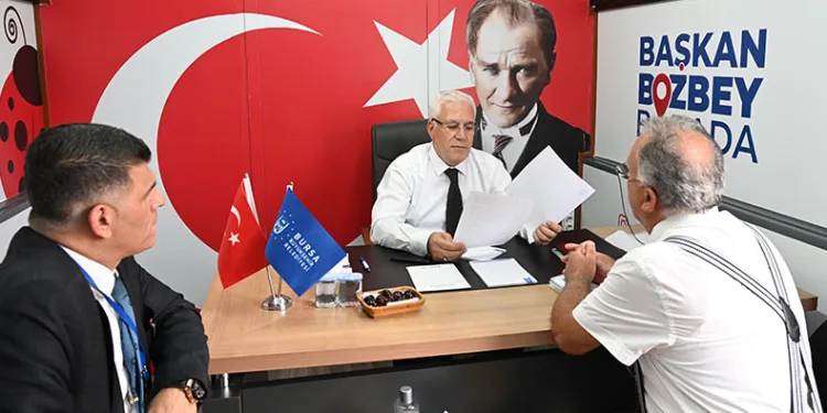 Büyükşehir Belediye Başkanı makamını ilçeye taşıdı