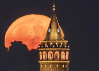 Dolunay İle Galata kulesi buluştu