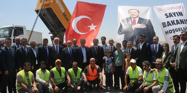 Bakan Uraloğlu, Şırnak’ta yapımı devam eden çalışmalar hakkında bilgi aldı