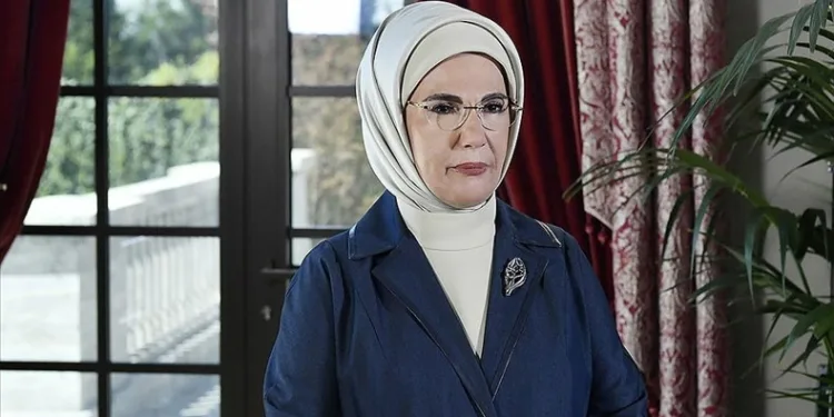 Emine Erdoğan’dan “koruyucu aile” paylaşımı