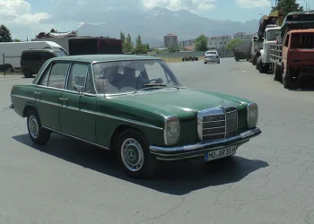 Klasik Mercedes’iyle 7 bin 500 kilometre yol yaptı