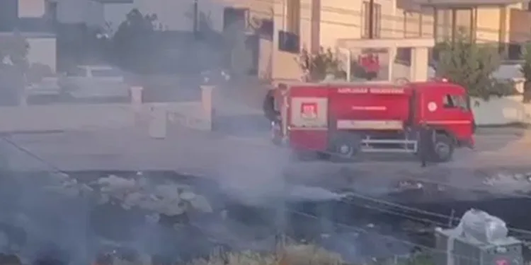 Evlere yakın çıkan yangın korkuttu