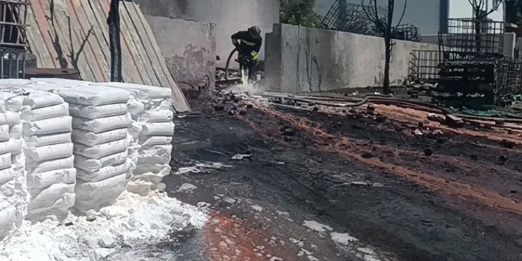 Gaziantep’te boya fabrikasında yangın