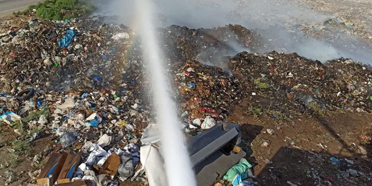 Kumlu’da çıkan çöplük yangını söndürüldü