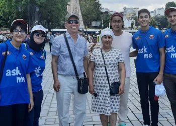 Fatih’te Gönüllü Turizm Elçileri sahada