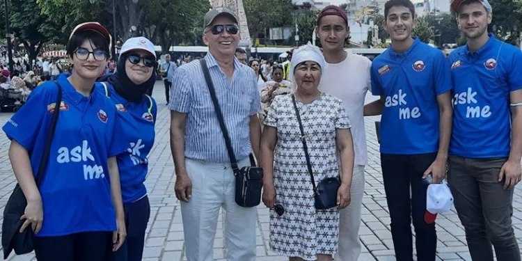 Fatih’te Gönüllü Turizm Elçileri sahada
