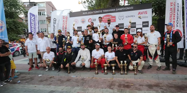 Ralli pilotları Gemlik’te rüzgar gibi esti