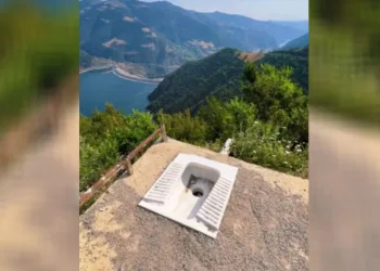 Bu da baraj manzaralı tuvalet