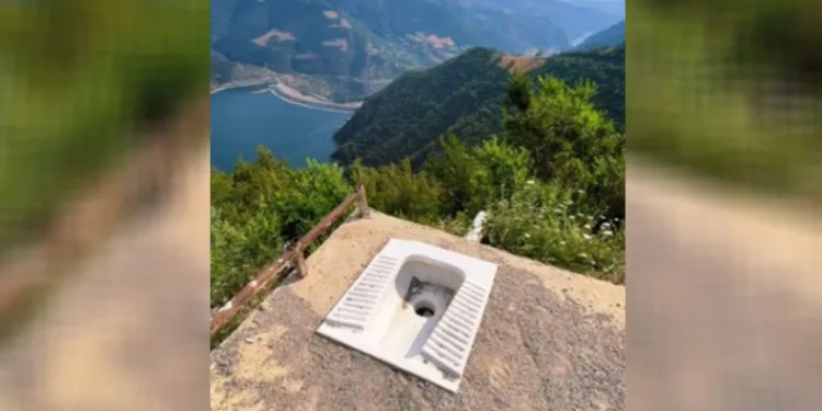 Bu da baraj manzaralı tuvalet