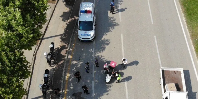 Bursa Emniyeti trafik denetimlerini aralıksız sürdürüyor