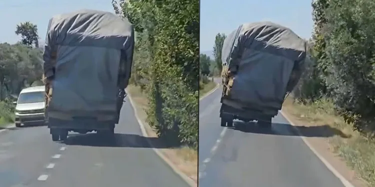 Bursa’da aşırı yükle seyreden kamyonet trafiği tehlikeye attı