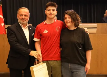 İnegöl’ün başarılı gençleri mecliste ağırlandı