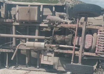 Konya’da kamyonet devrildi: 2 yaralı