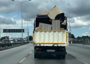 Bursa’da tehlikeli taşımacılık kamerada