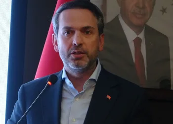 “Rize açıklarında petrol arama programımızda var”