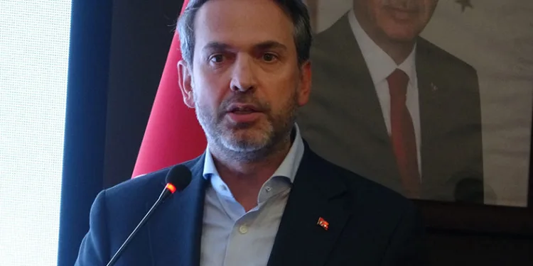 “Rize açıklarında petrol arama programımızda var”