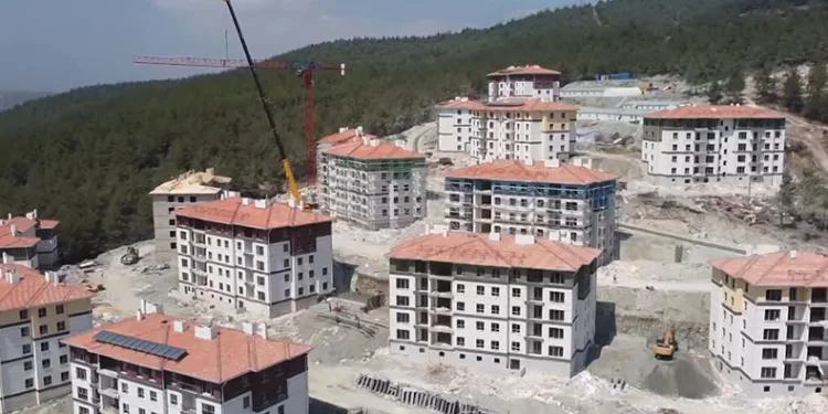 Deprem konutlarında kaba inşaatın yüzde 70’i tamamlandı