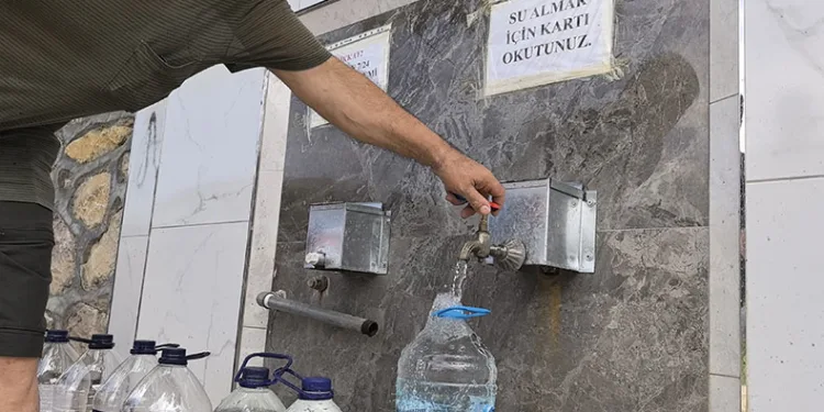 Bu köydeki çeşmeler kartla çalışıyor