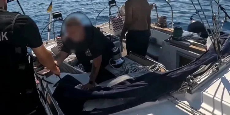 Kırmızı bültenle aranan şüpheli Antalya’da yakalandı