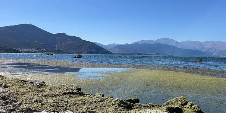 Eğirdir Gölü’nde sular 2 metre çekildi