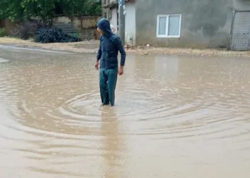 Yenişehir’de ev ve tarlalar sular altında kaldı