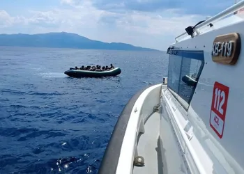 Ayvacık açıklarında 17 kaçak göçmen yakalandı