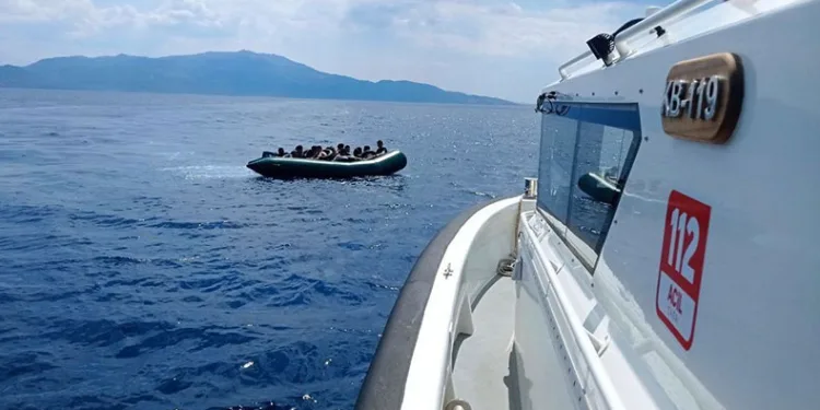Ayvacık açıklarında 17 kaçak göçmen yakalandı