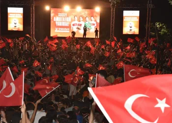 Milli heyecan Beşiktaş’ta Sanatçılar Parkı’nda yaşandı