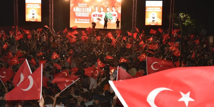 Milli heyecan Beşiktaş’ta Sanatçılar Parkı’nda yaşandı