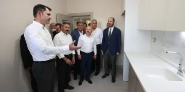 Bakan Kurum, kentsel dönüşüm alanında incelemeler yaptı