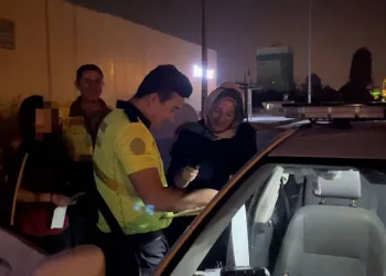 Alkollü baba değil, 17 yaşındaki kızı polise takıldı