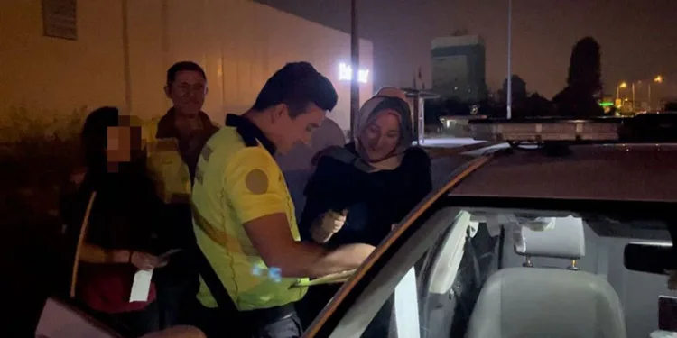 Alkollü baba değil, 17 yaşındaki kızı polise takıldı