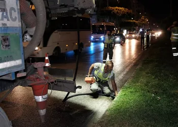 ASAT ekipleri yağmur suyu hatlarını temizliyor