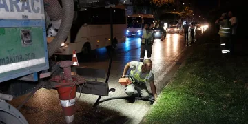 ASAT ekipleri yağmur suyu hatlarını temizliyor