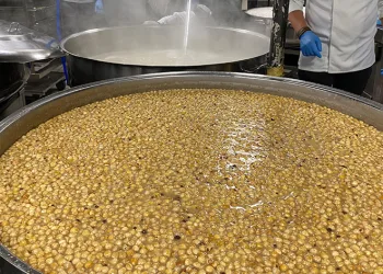 Ümraniye’de aşure kazanları kaynamaya başladı