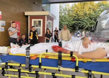 Kontrolden çıkan motosiklet metrelerce sürüklendi